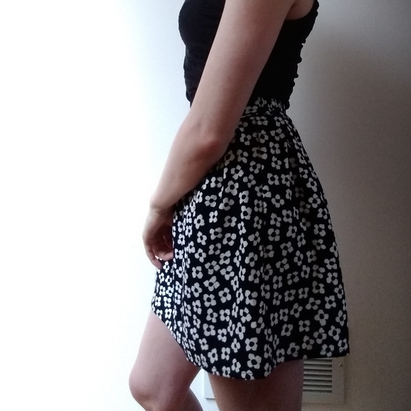 Forever 21 Floral Print Skater Skirt - Picture 2 of 6